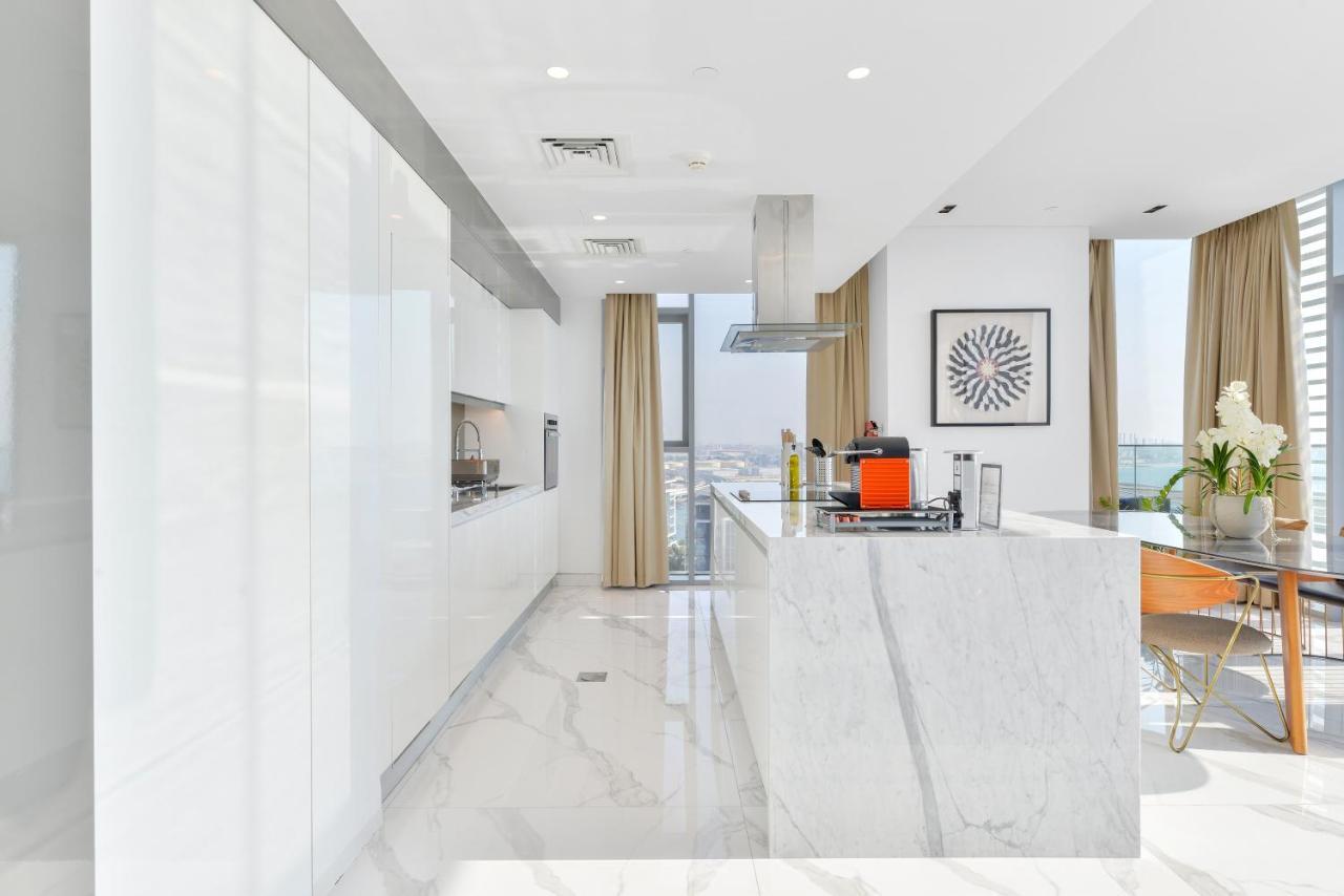Luxe 3 Bedroom Oceanfront Apartment In The Heart Of Bluewaters Island Dubai Exteriör bild