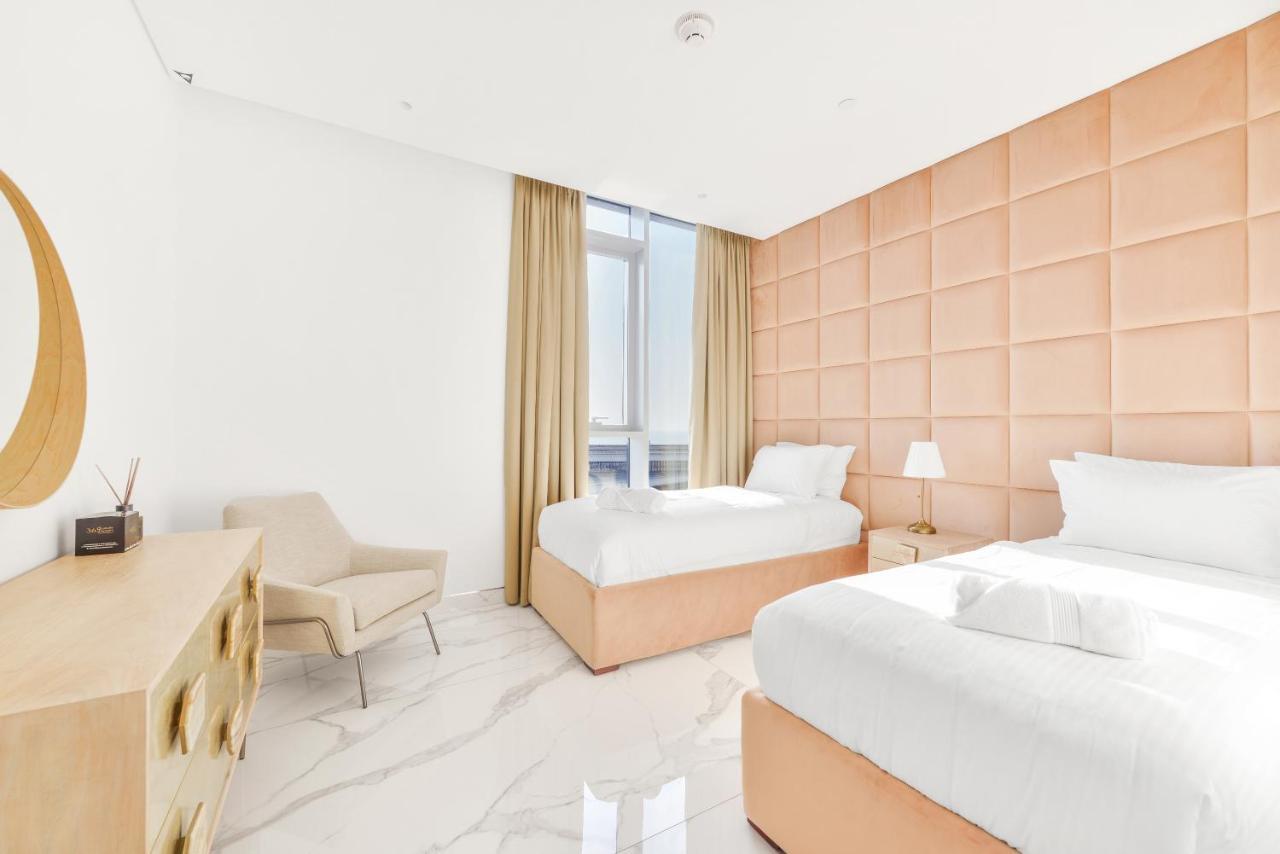 Luxe 3 Bedroom Oceanfront Apartment In The Heart Of Bluewaters Island Dubai Exteriör bild