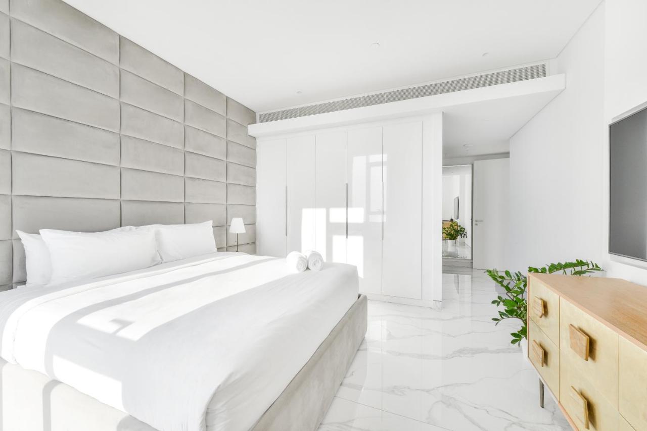 Luxe 3 Bedroom Oceanfront Apartment In The Heart Of Bluewaters Island Dubai Exteriör bild