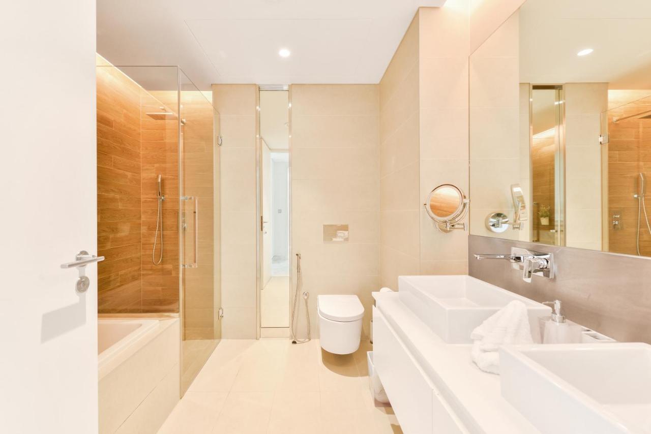 Luxe 3 Bedroom Oceanfront Apartment In The Heart Of Bluewaters Island Dubai Exteriör bild