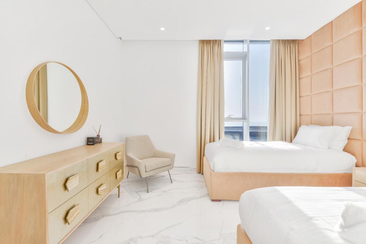 Luxe 3 Bedroom Oceanfront Apartment In The Heart Of Bluewaters Island Dubai Exteriör bild