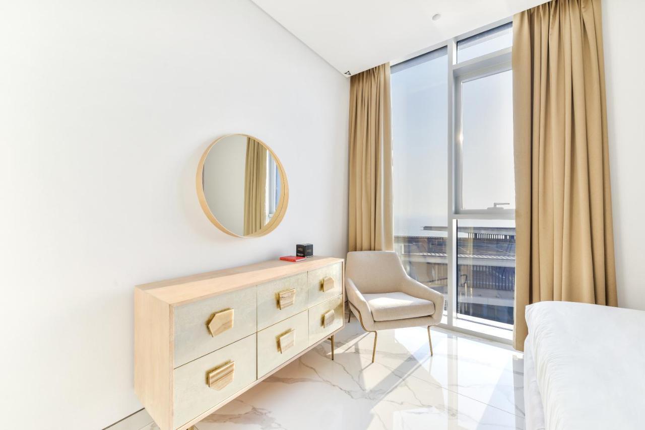 Luxe 3 Bedroom Oceanfront Apartment In The Heart Of Bluewaters Island Dubai Exteriör bild