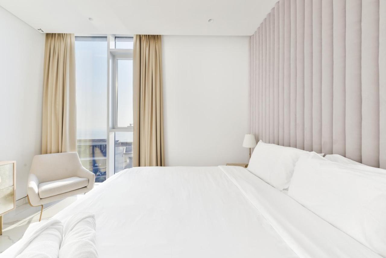 Luxe 3 Bedroom Oceanfront Apartment In The Heart Of Bluewaters Island Dubai Exteriör bild