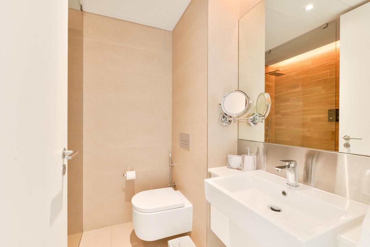 Luxe 3 Bedroom Oceanfront Apartment In The Heart Of Bluewaters Island Dubai Exteriör bild