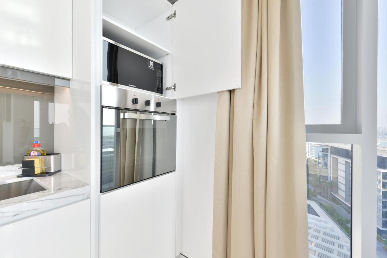 Luxe 3 Bedroom Oceanfront Apartment In The Heart Of Bluewaters Island Dubai Exteriör bild