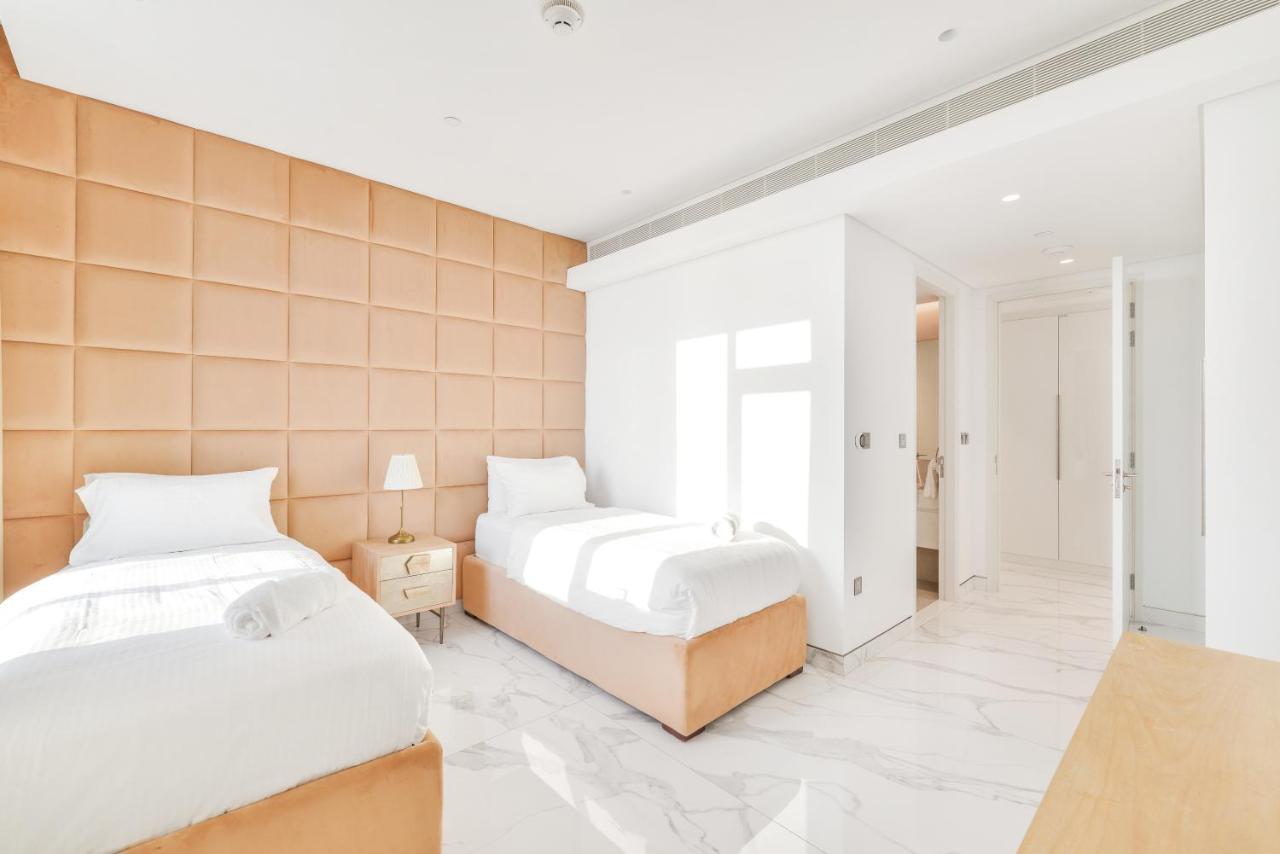 Luxe 3 Bedroom Oceanfront Apartment In The Heart Of Bluewaters Island Dubai Exteriör bild