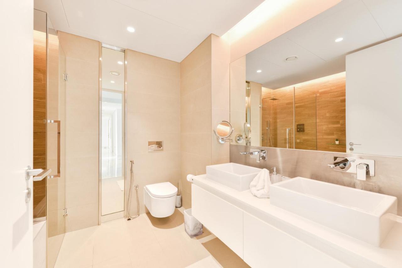 Luxe 3 Bedroom Oceanfront Apartment In The Heart Of Bluewaters Island Dubai Exteriör bild